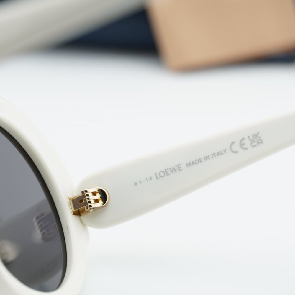 Loewe LW40135I 25A Round Sunglasses - Ivory / Smoke - Picture 4 of 10